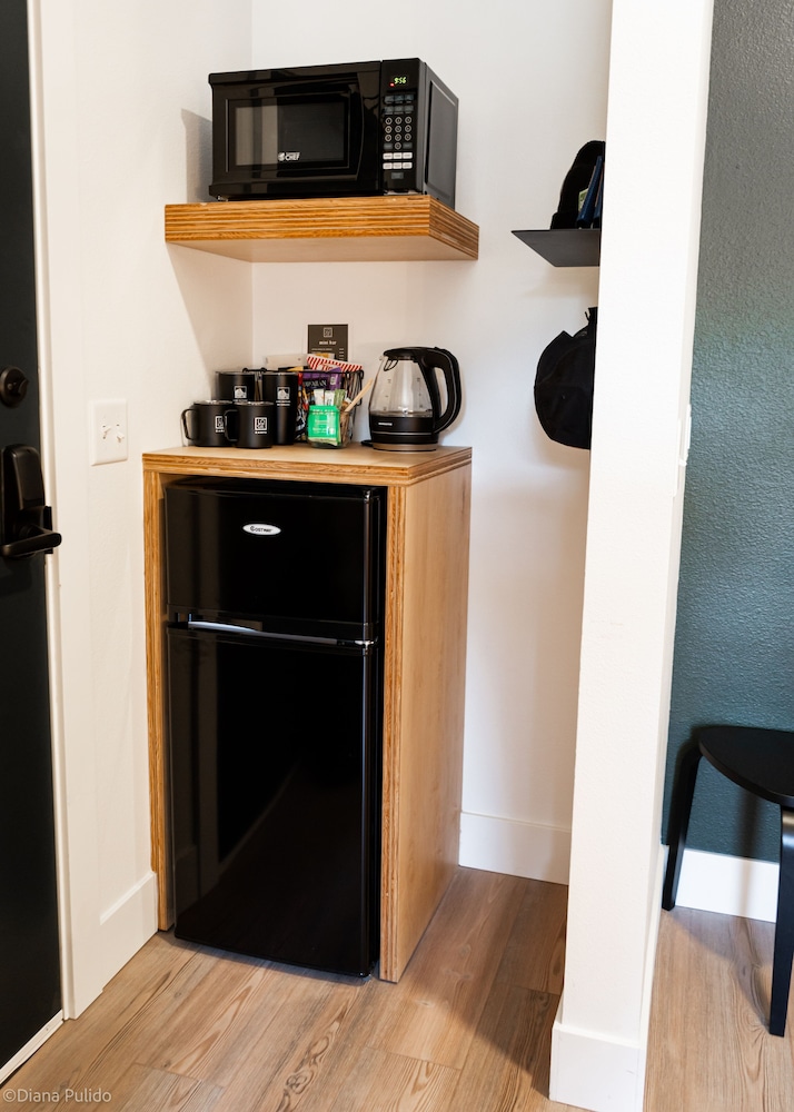 LOGE Leavenworth Downtown 24/50