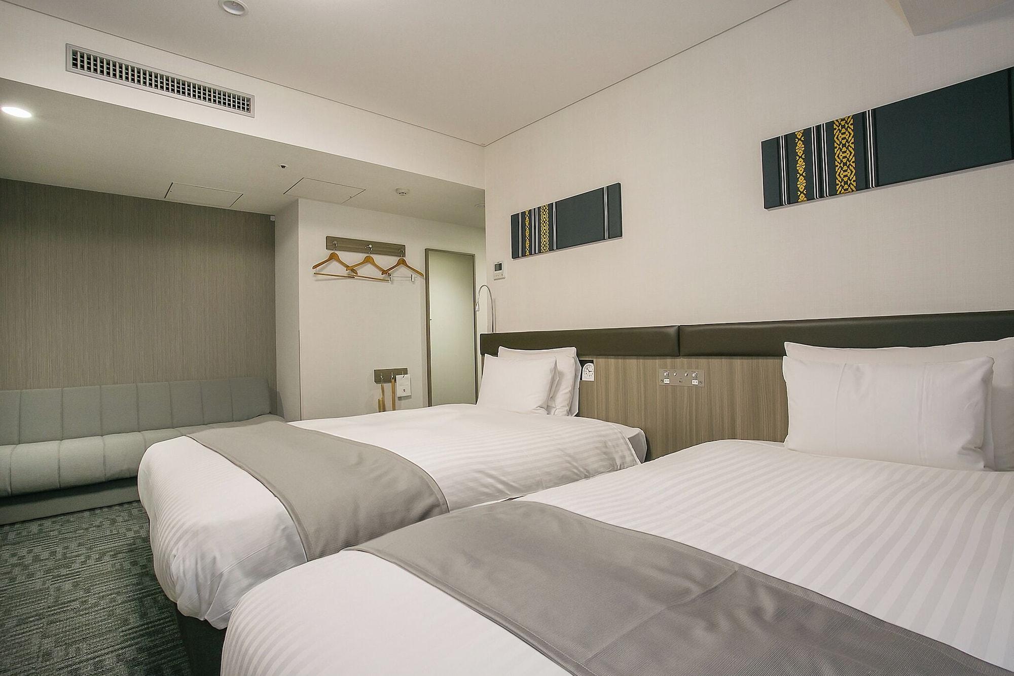 Room, Triple, Light Housekeeping