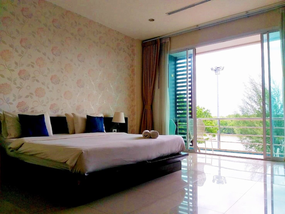 Krabi Riverview Hotel 10/28