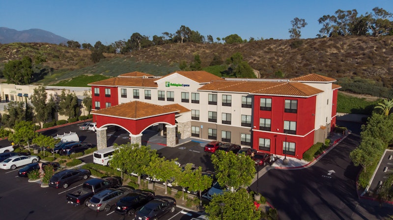 Holiday Inn Express And Suites Lake Forest 4/55