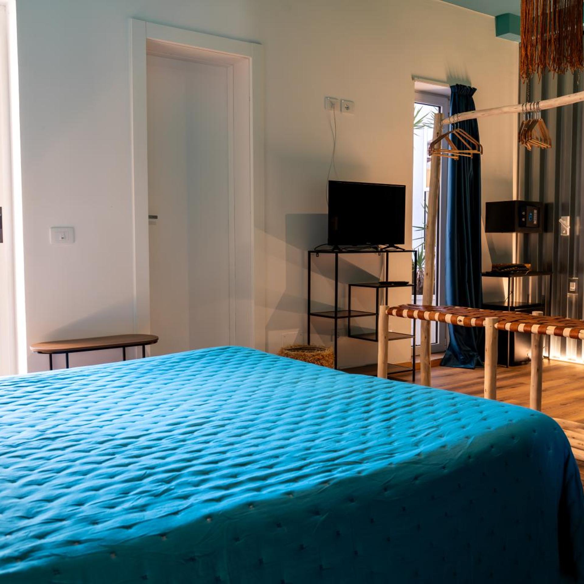 جناح جونيور، HOTEL PORTOFINO 3/6