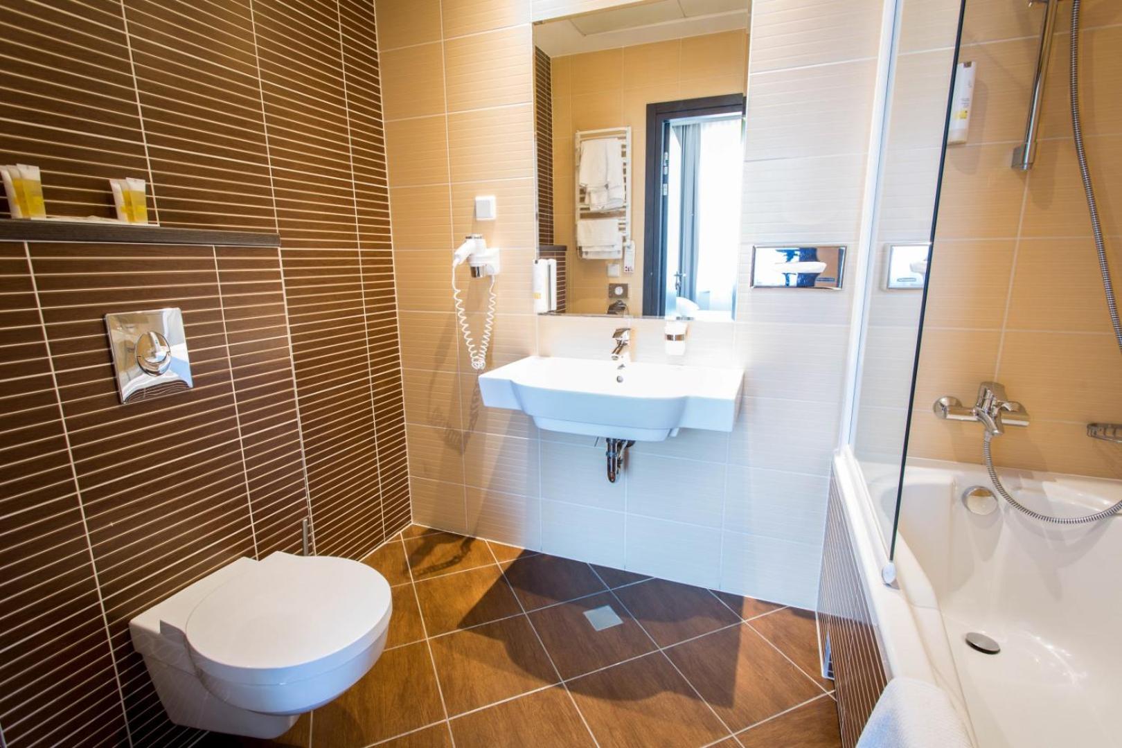 غرفة عائلية بسرير بطابقين وسرير كوين، Qubus Hotel Gdansk 7/10