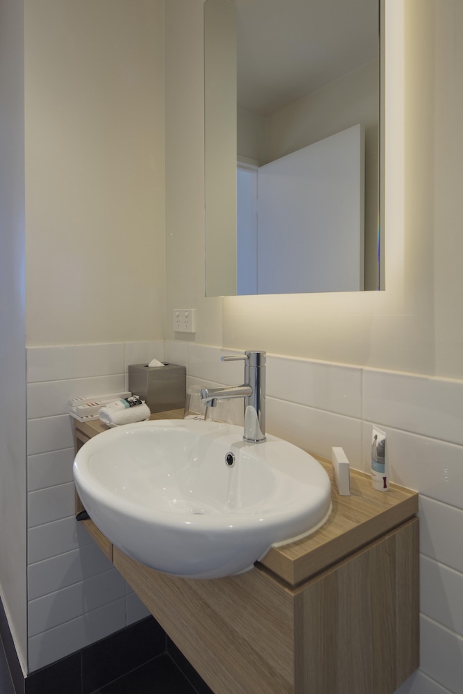 Mercure Melbourne Therry Street 38/42