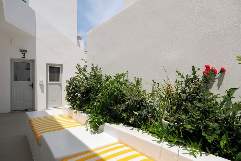 Pelican Paros 11/50