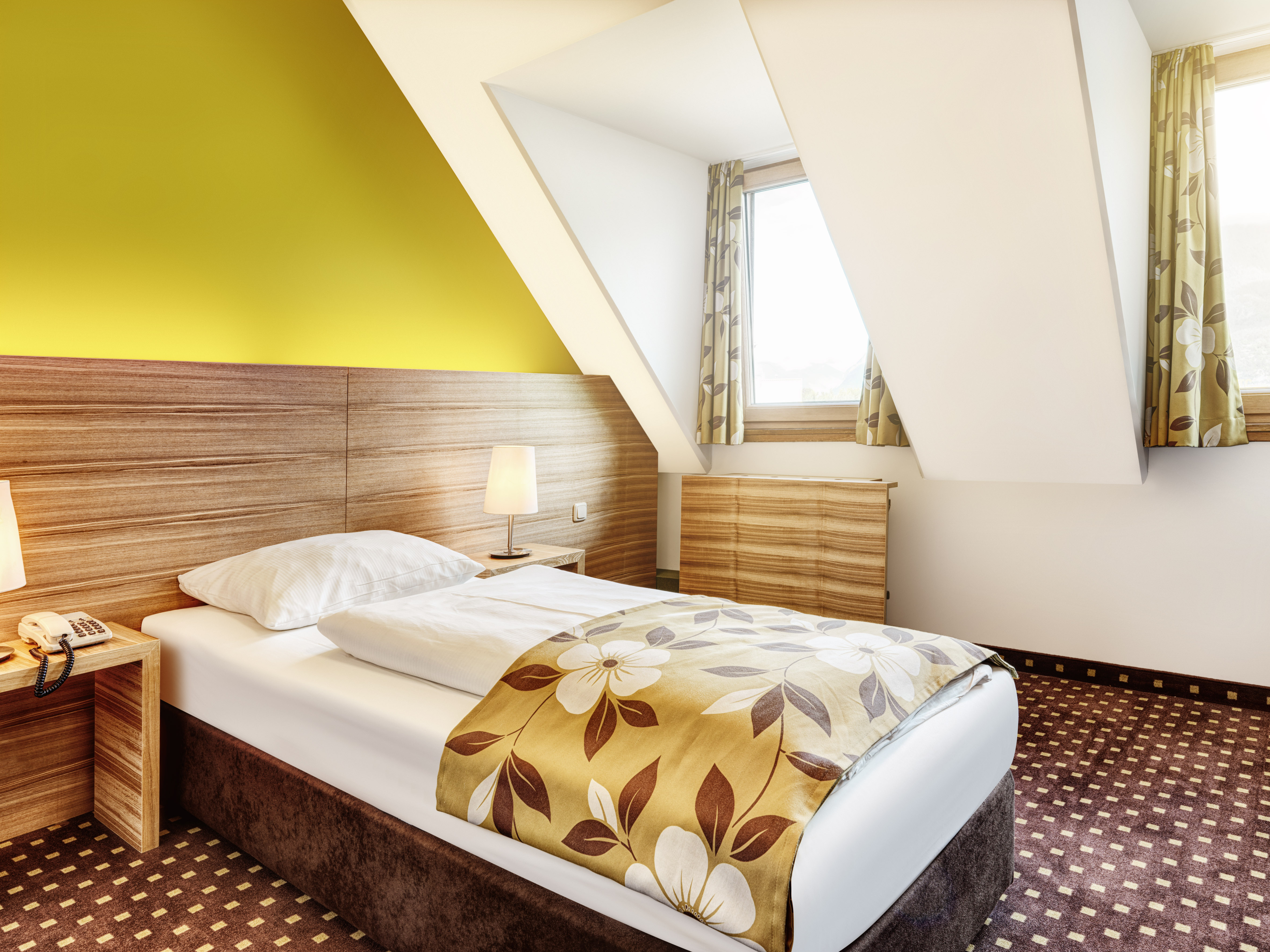 STANDARD SINGLE ROOM