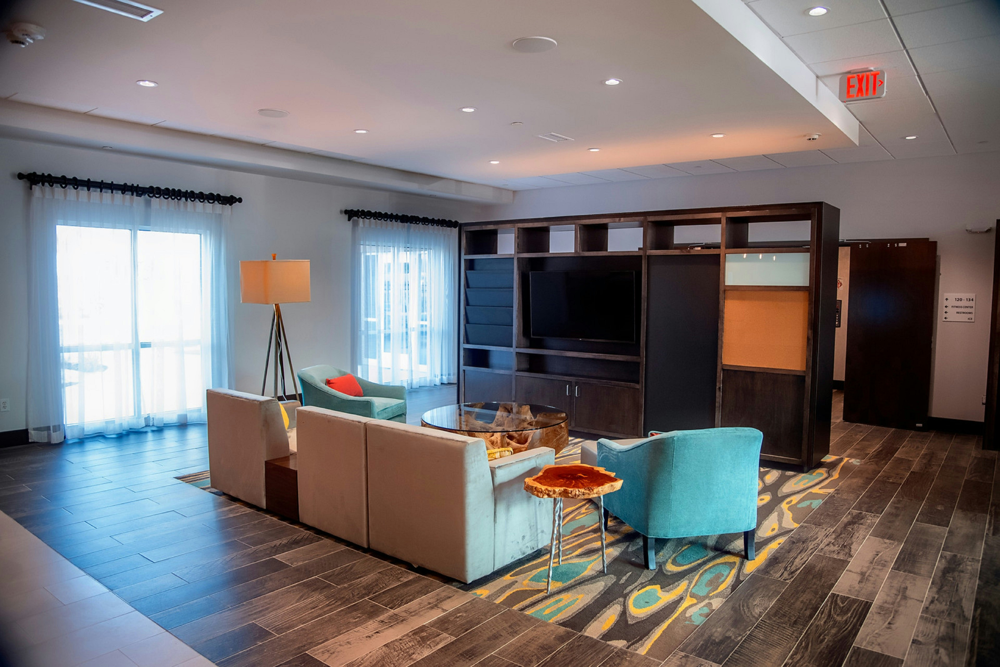 Holiday Inn Suites Savannah Airport Pooler 46/74