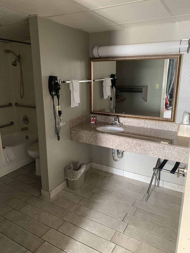 Days Inn by Wyndham Central San Antonio NW Medical Center 9/40