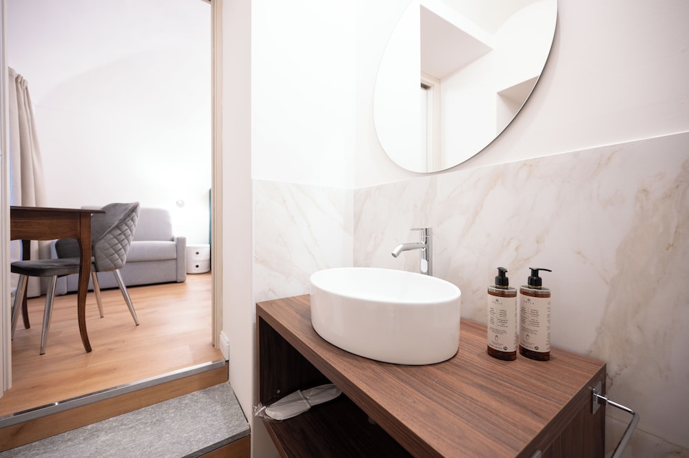 Carlo Felice Boutique Hotel 37/39