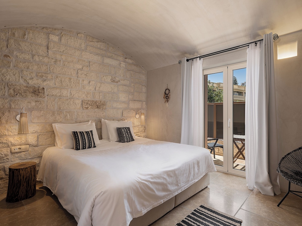 The Theodore Boutique Hotel 15/50