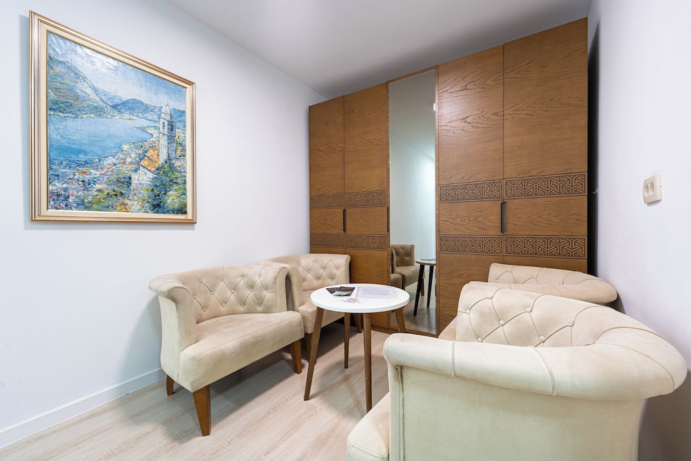 Hotel Adrovic 50/74