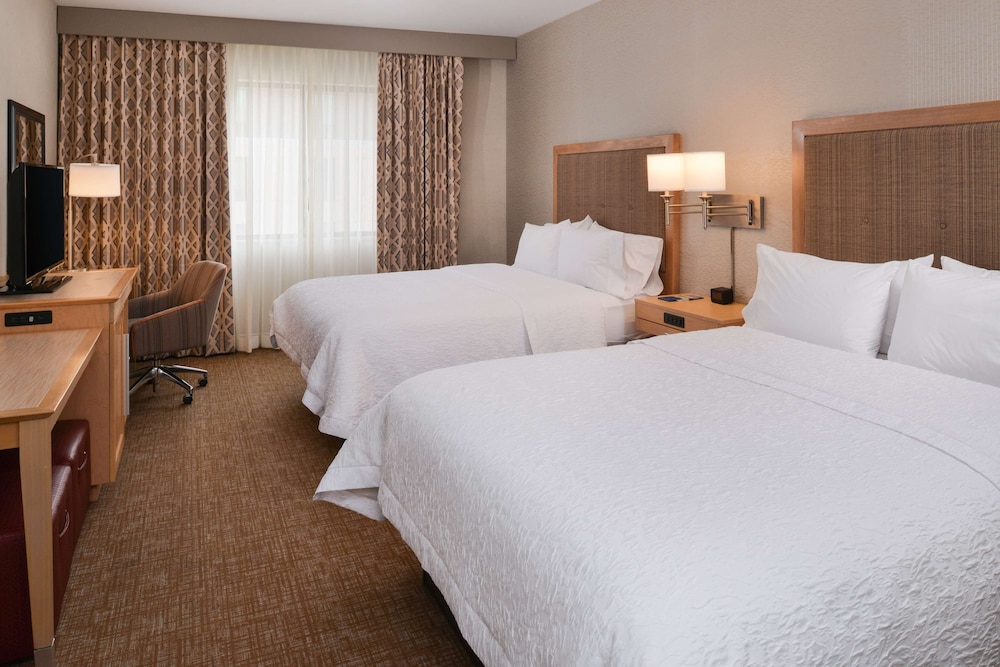 Hampton Inn Suites Denver Speer Boulevard 18/42