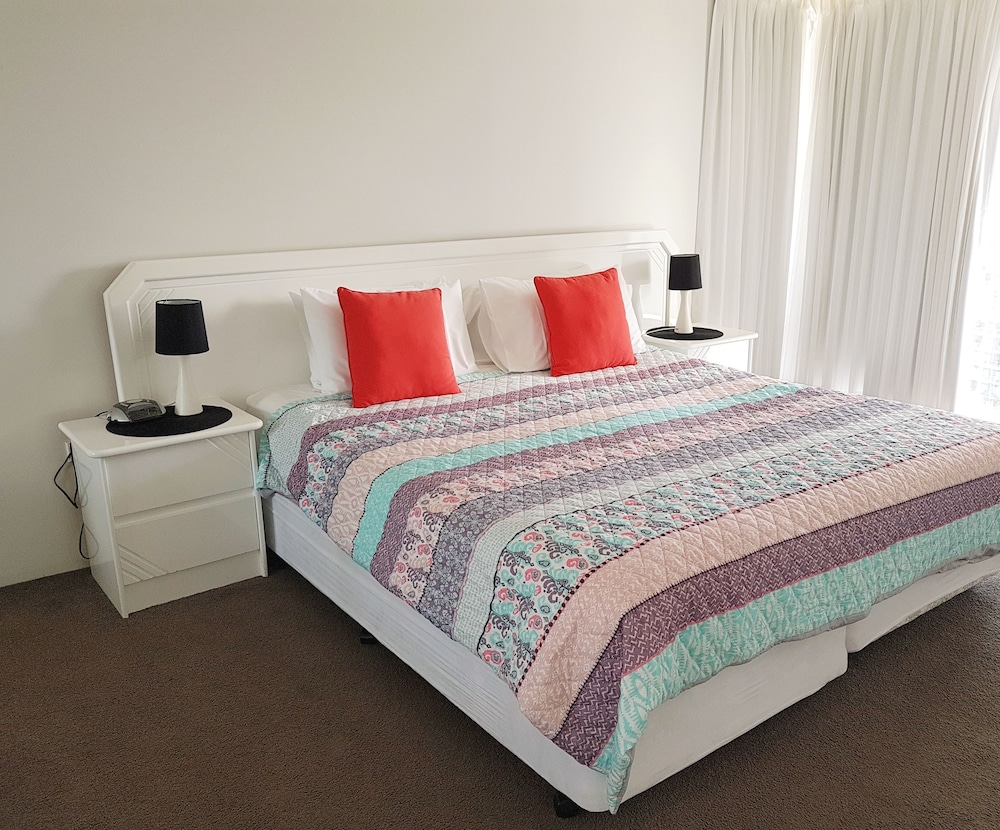 Baronnet Apartments 24/74