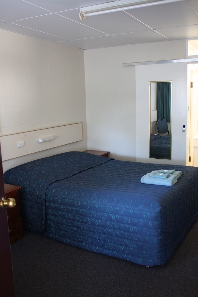 Roma Motel 6/24