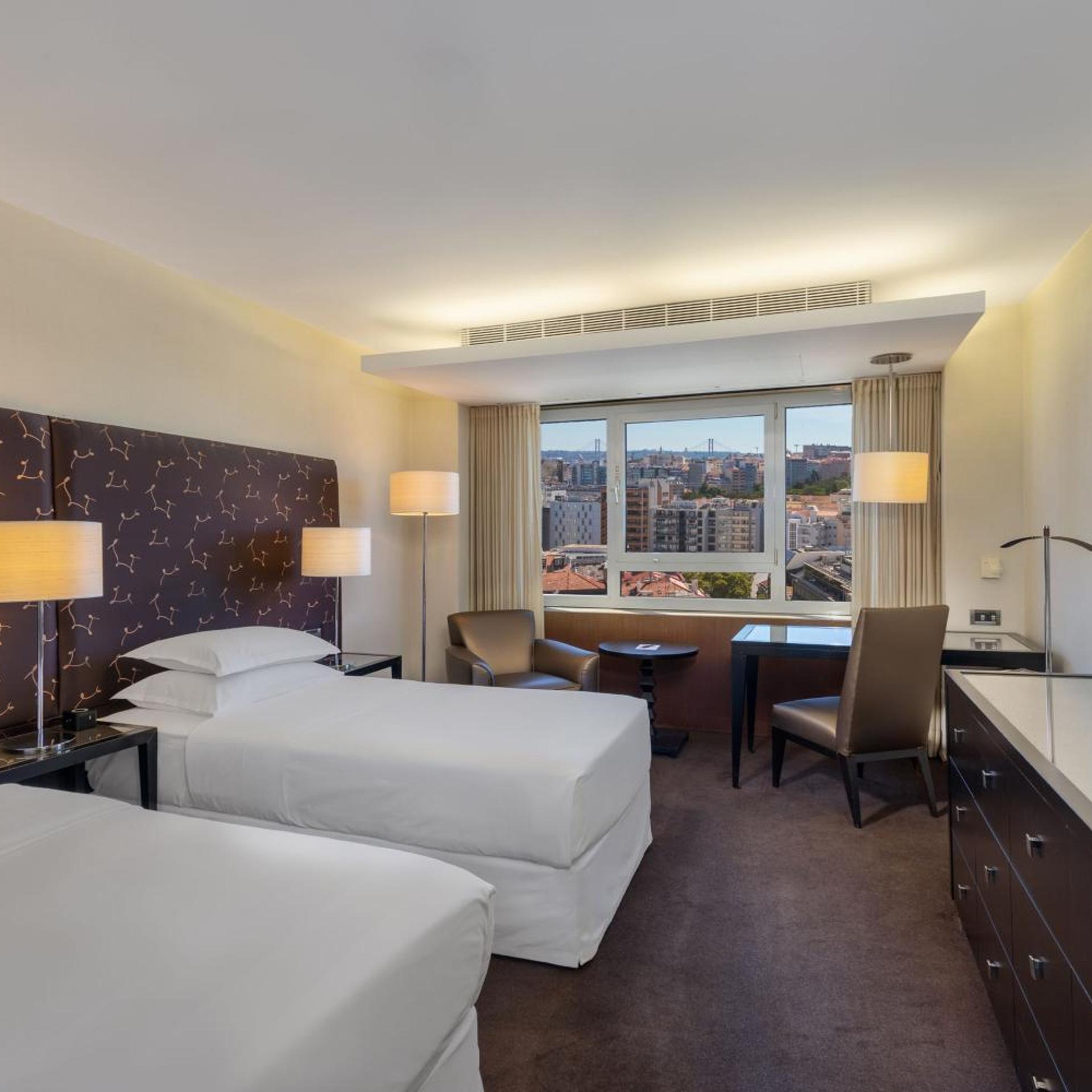 Guest Room, Deluxe, Twin Beds, Pool Access
