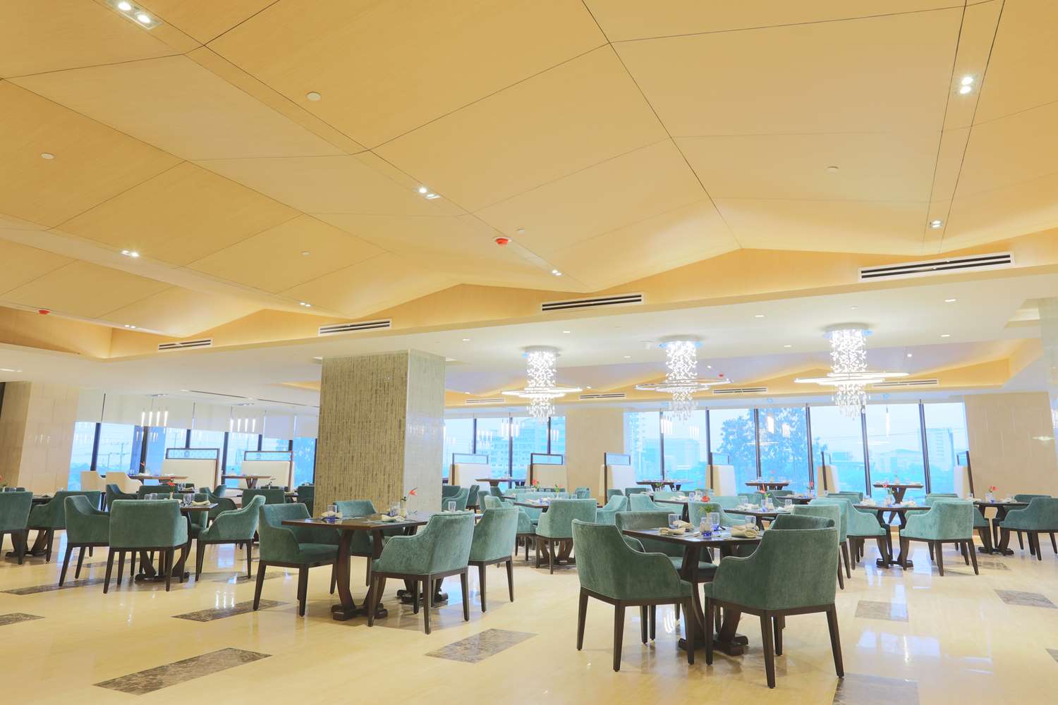 Bai Hotel Cebu, WorldHotels Elite 12/23