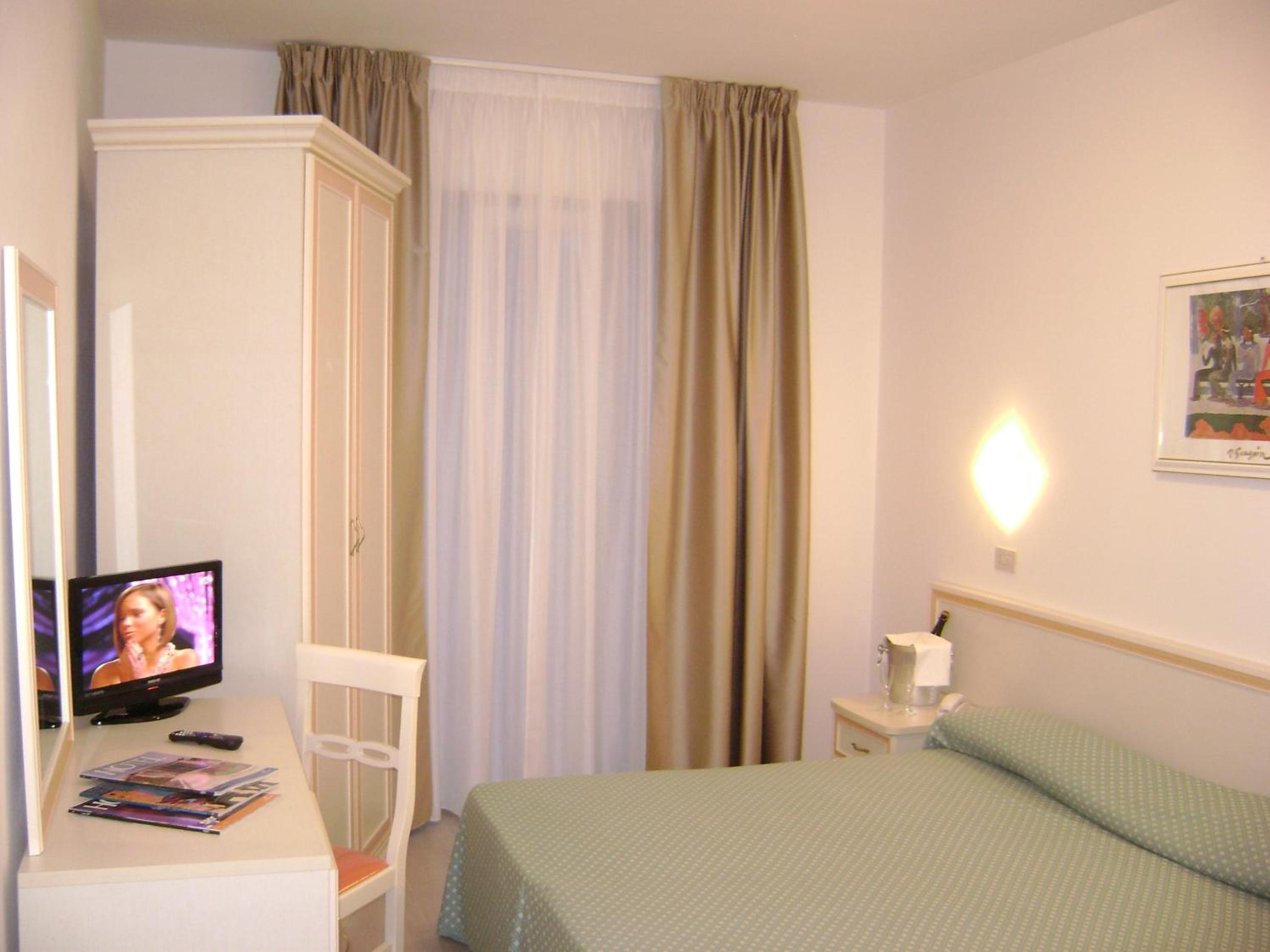 غرفة بسرير مزدوج، HOTEL MEDITERRANEO 2/2