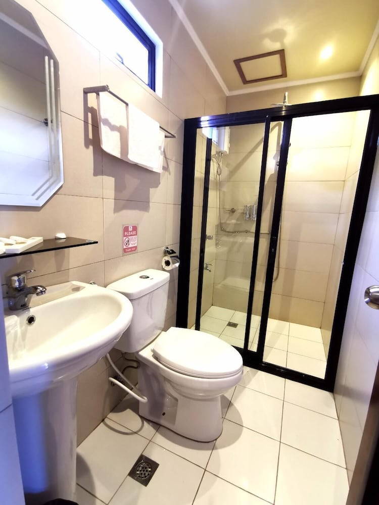 Charms Hotel 24/26