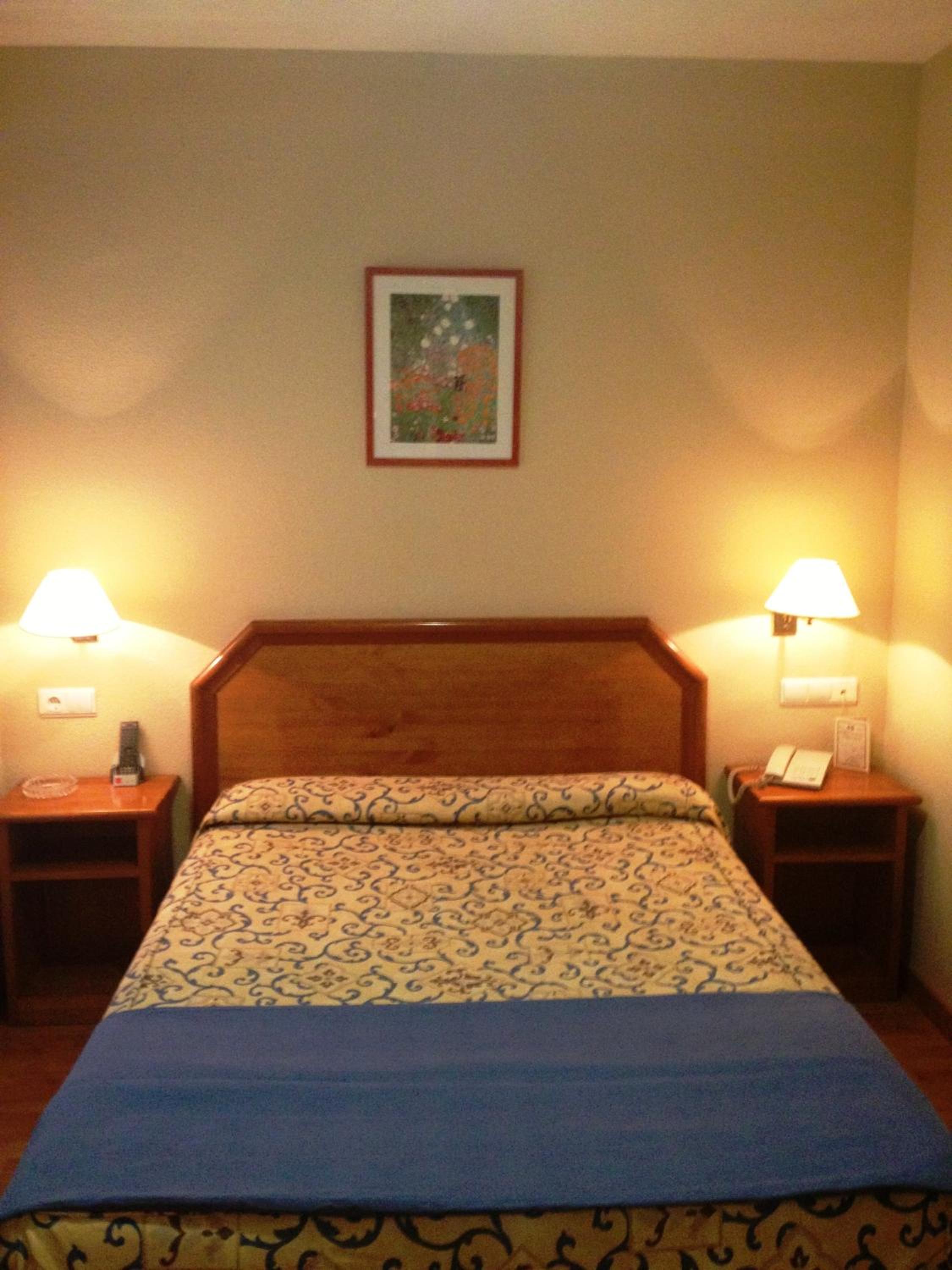 Petite, Single، Hispania 2/10