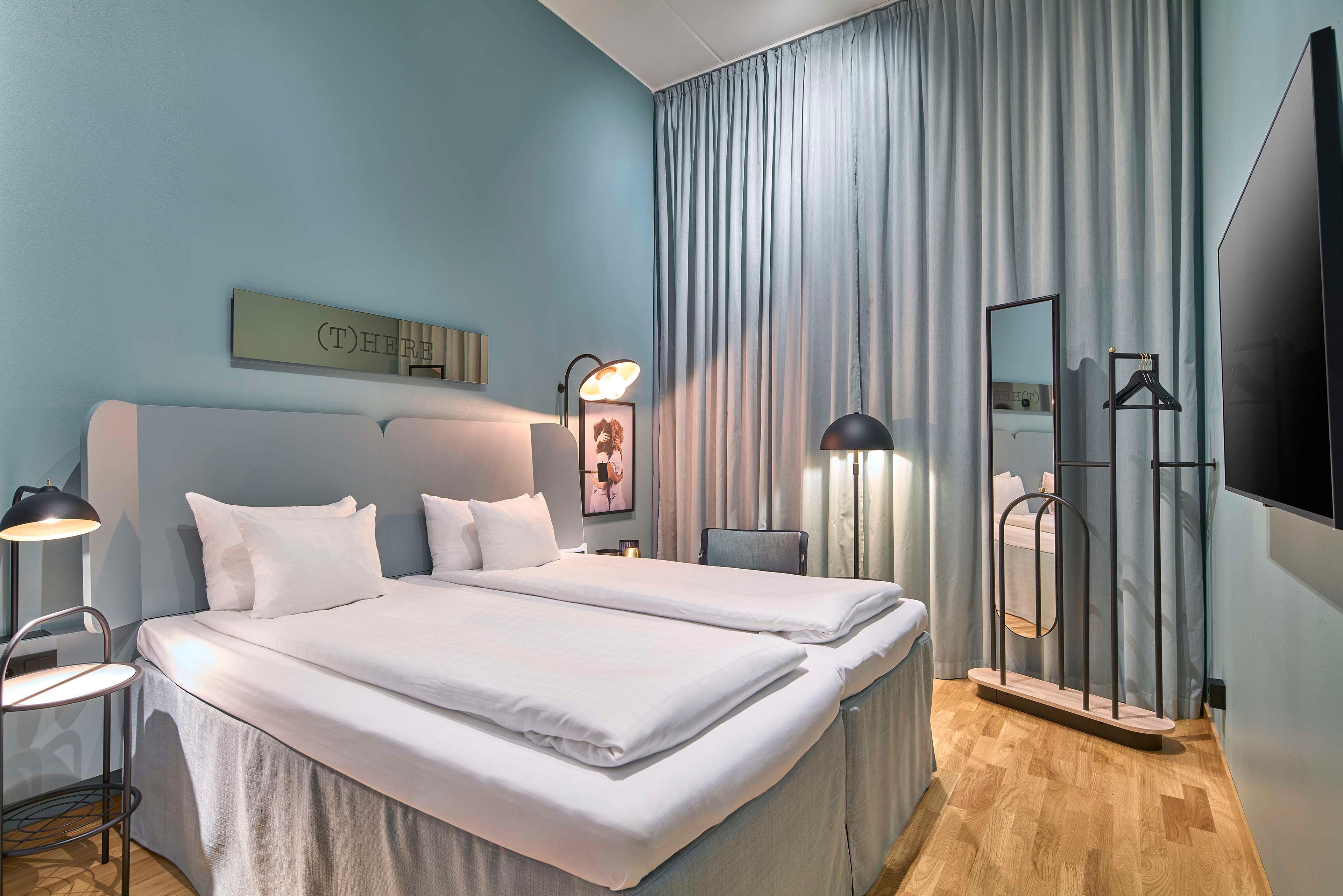 Standard, Twin Beds, No Window