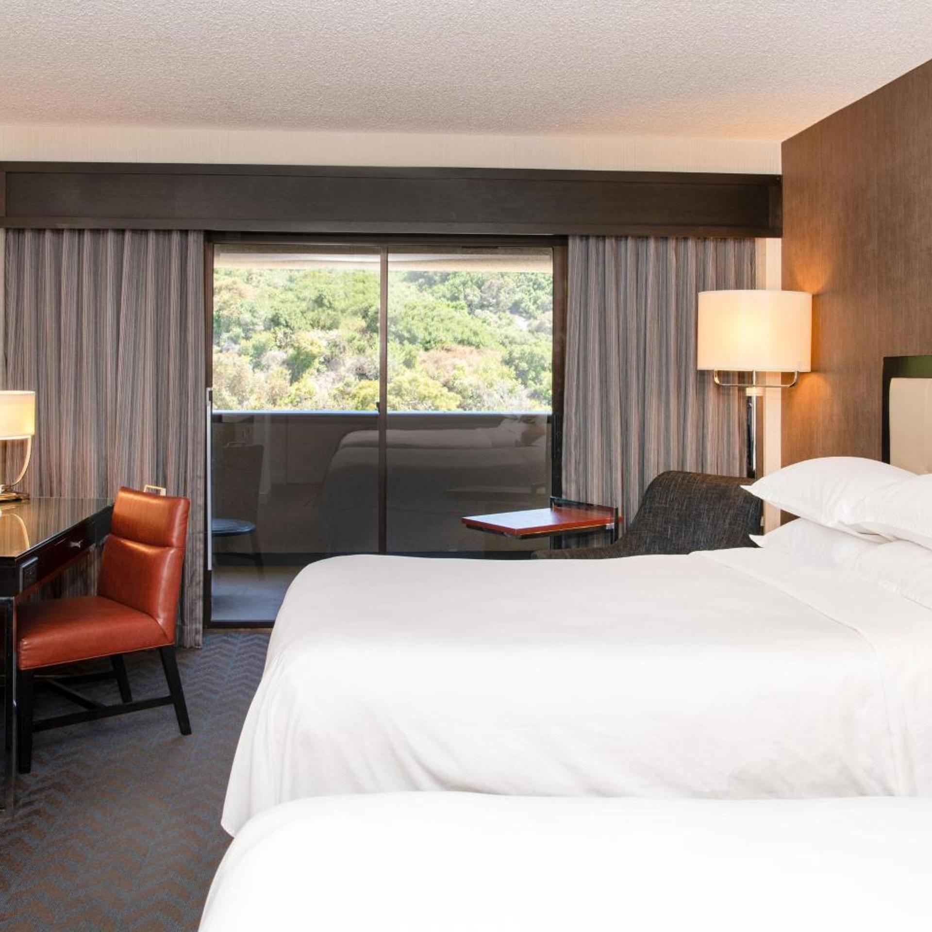 Guest Room, Traditional, King Bed, Balcony, Sheraton Mission Valley San Diego 3/7
