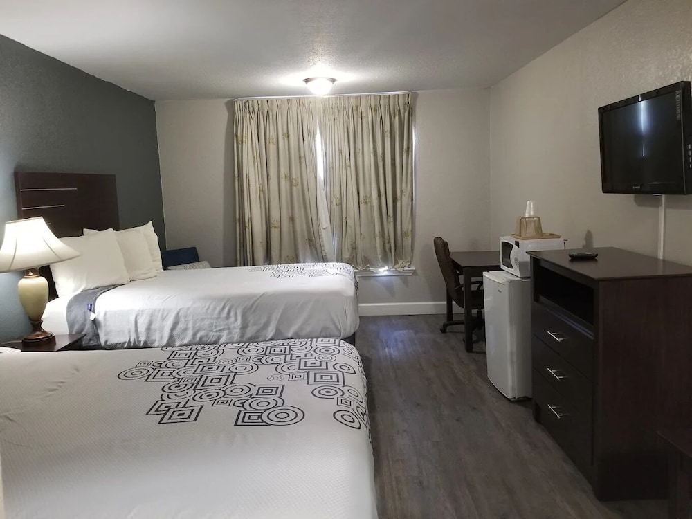 Regency Inn & Suites Houston East I 10 20/52