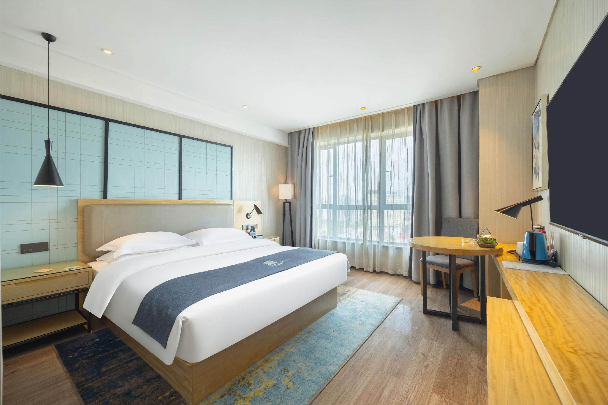 Executive, Suite