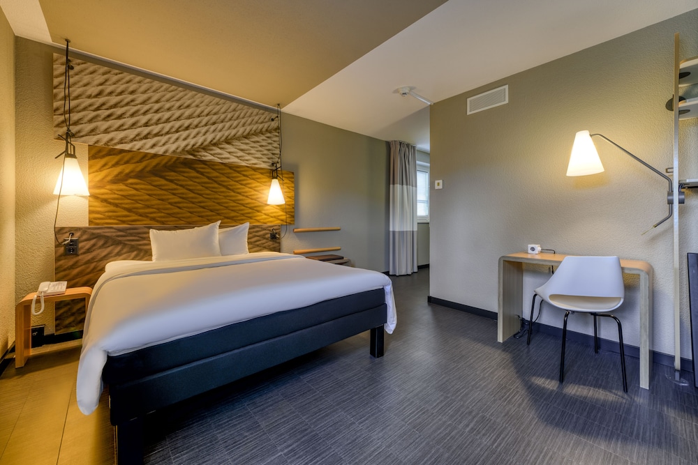Ibis Zurich City West 24/72