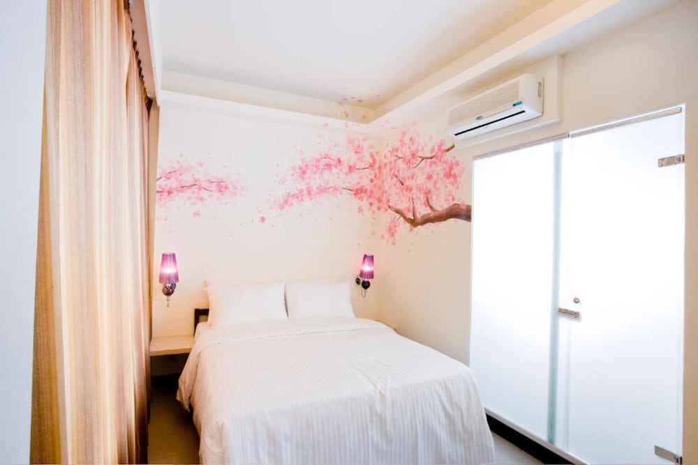 DONGMEN HOTEL 32/54