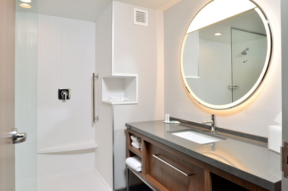 Courtyard by Marriott Raleigh Cary Crossroads 37/38
