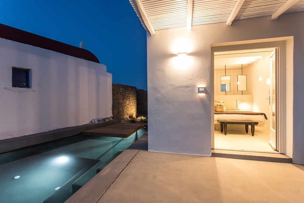 Ostraco Suites 48/75