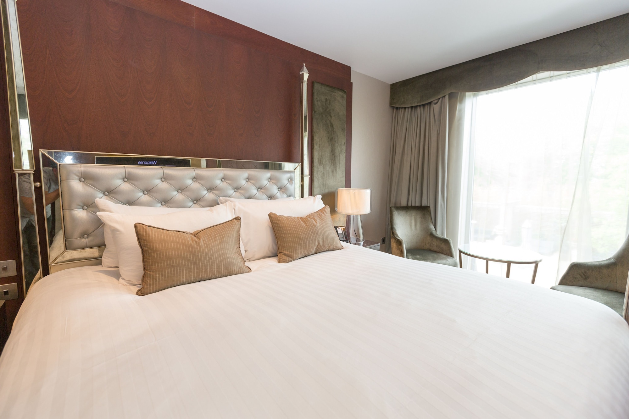 JUNIOR SUITE, KING BED
