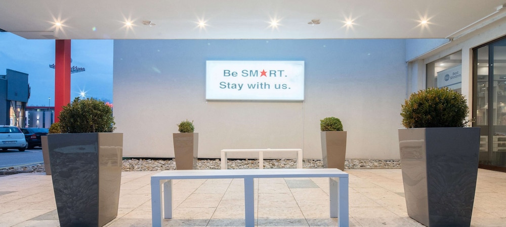 Smart Hotel Voesendorf 14/66