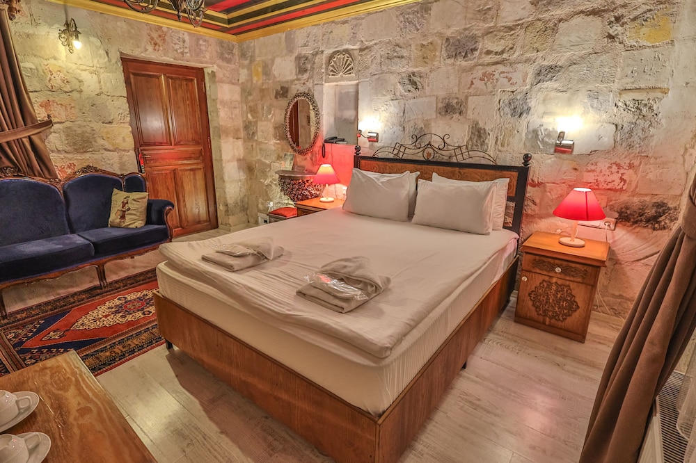 Bedrock Cave Hotel 3/50