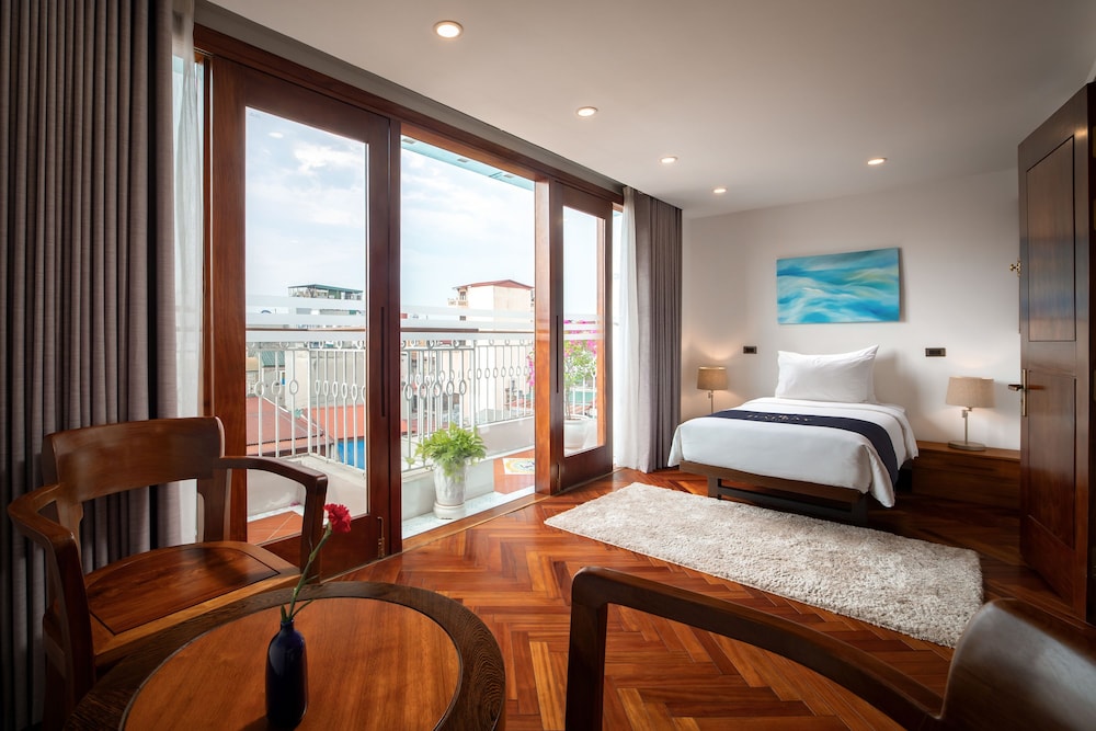 2 BEDROOMS, FAMILY SUITE, CITY VIEW, BALCONY