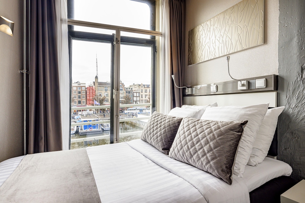 ECONOMY, DOUBLE BED, CANAL VIEW