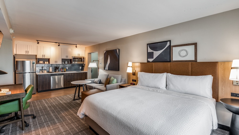 Staybridge Suites Dallas Market Ctr Love Field, an IHG Hotel 15/50