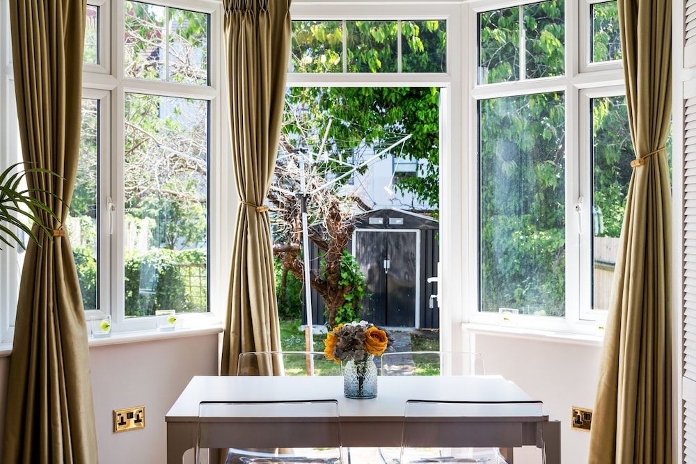 Wimbledon Holiday Lets 7/50