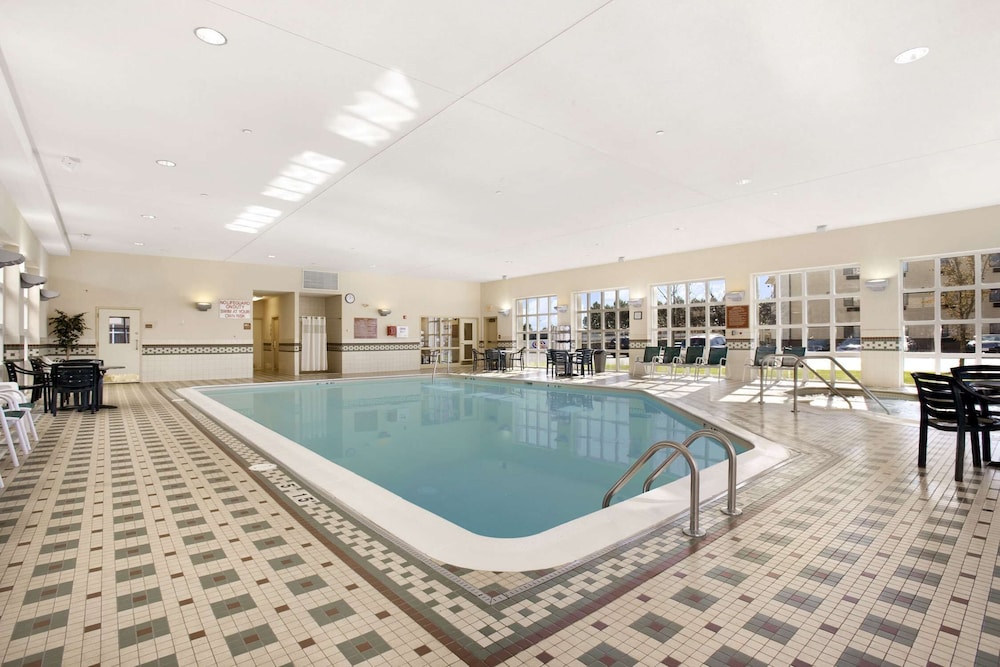 Hampton Inn Suites Providencew 3/42