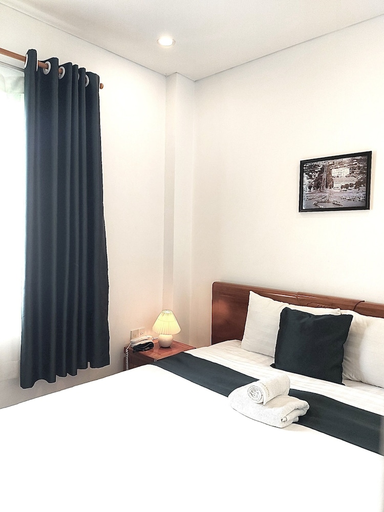 Twins Hotel 27/48