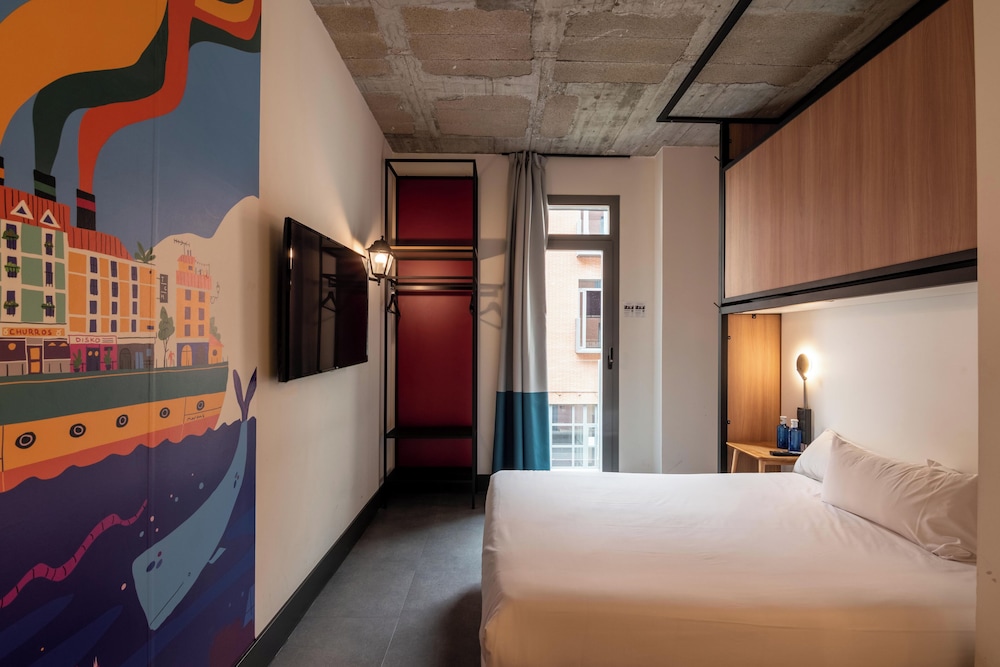 Private, Queen Bed