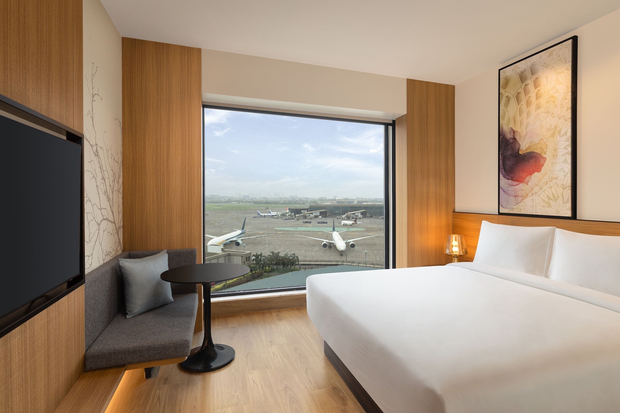 DELUXE, QUEEN BED, GARDEN VIEW