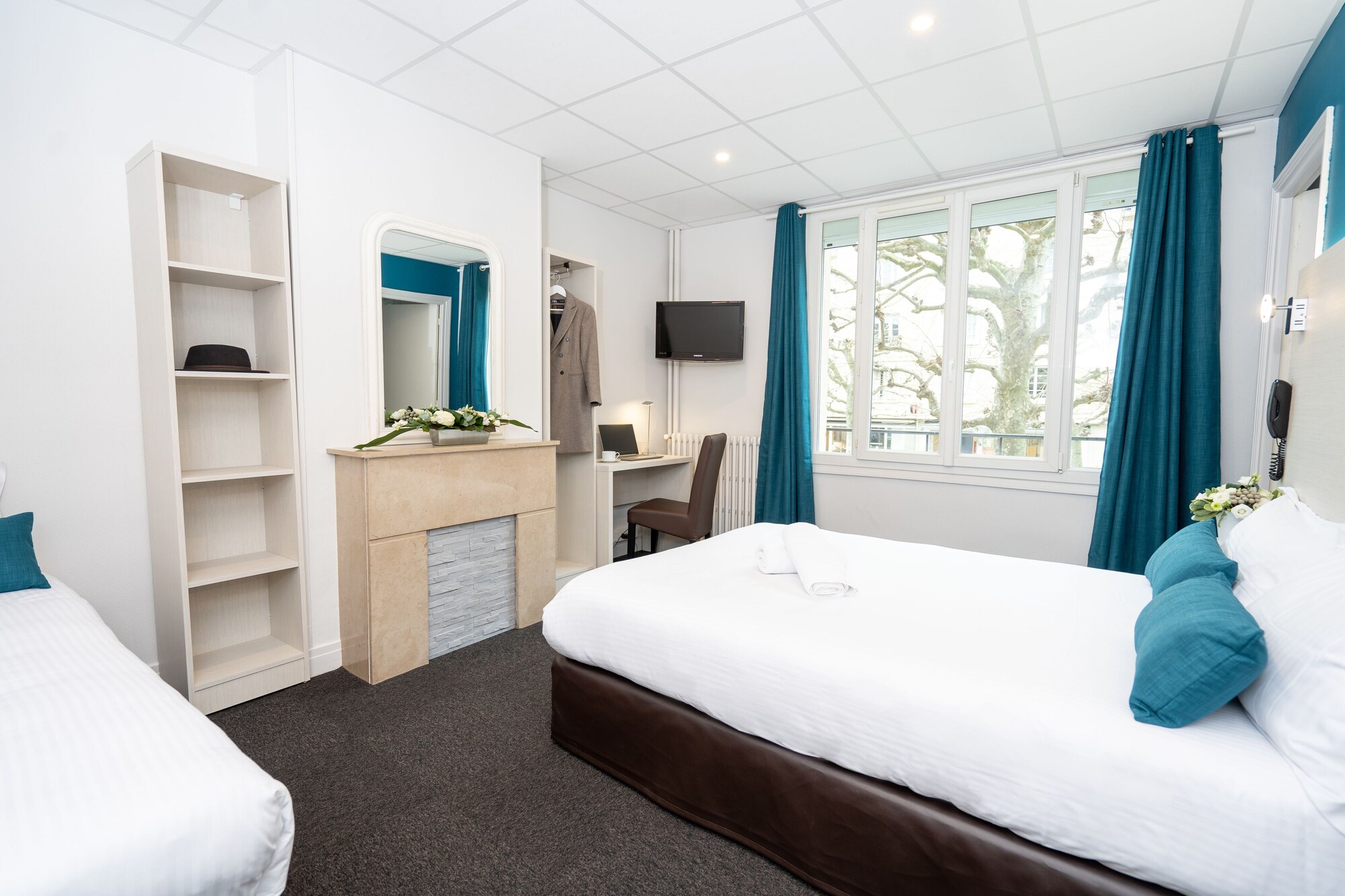 Room, Triple, 1 Double and 1 Single Bed