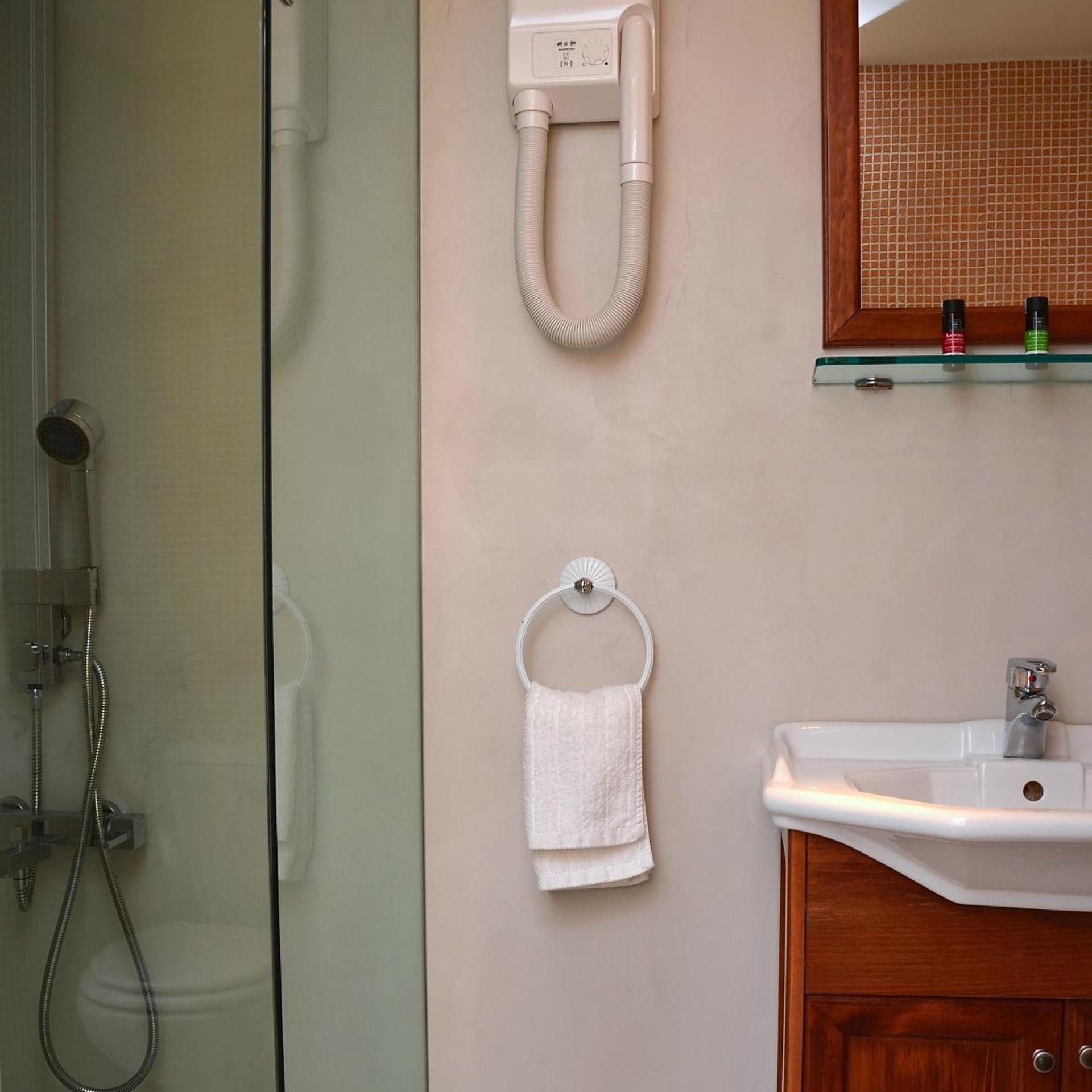 Keros Art Hotel 57/60