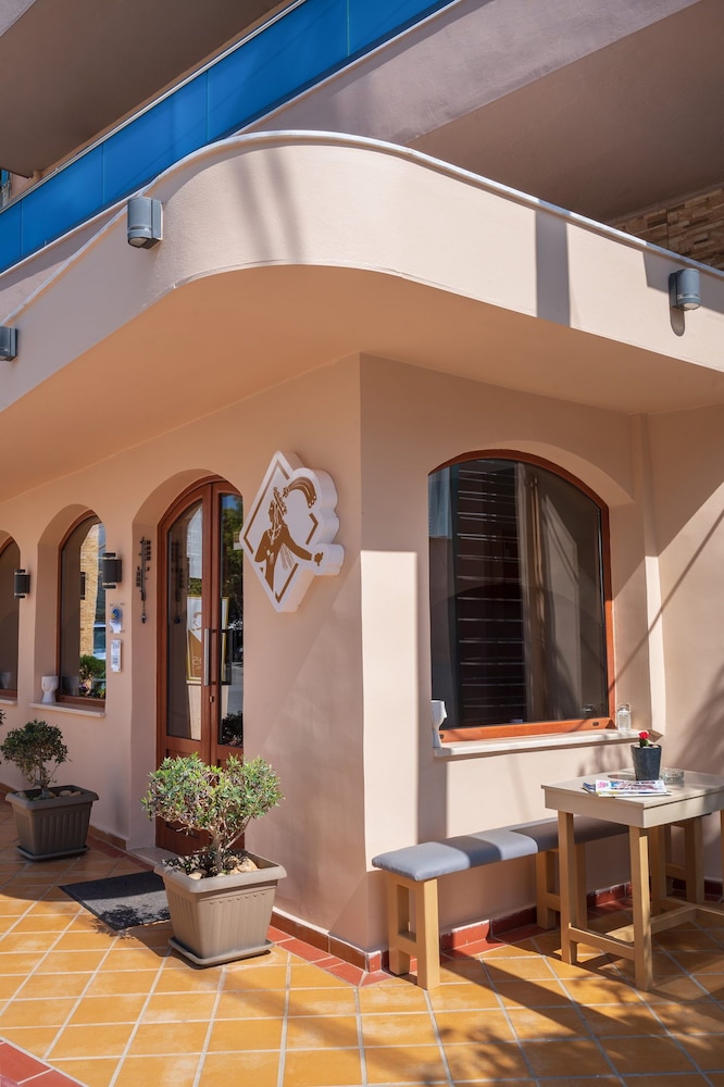 Minos Boutique Hotel 4/50