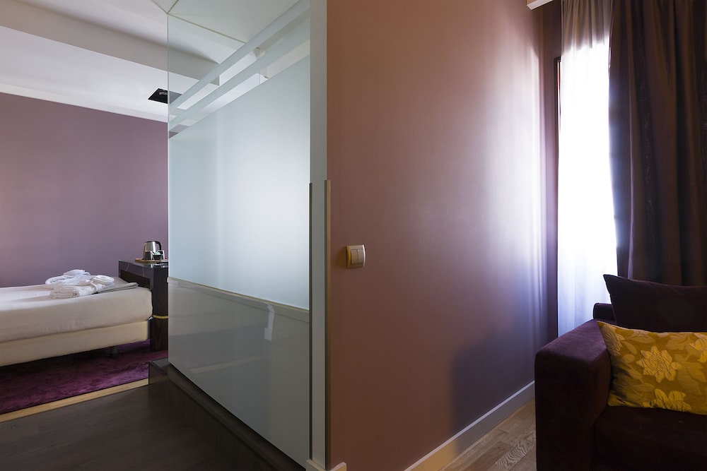 Meira Hotel 12/46