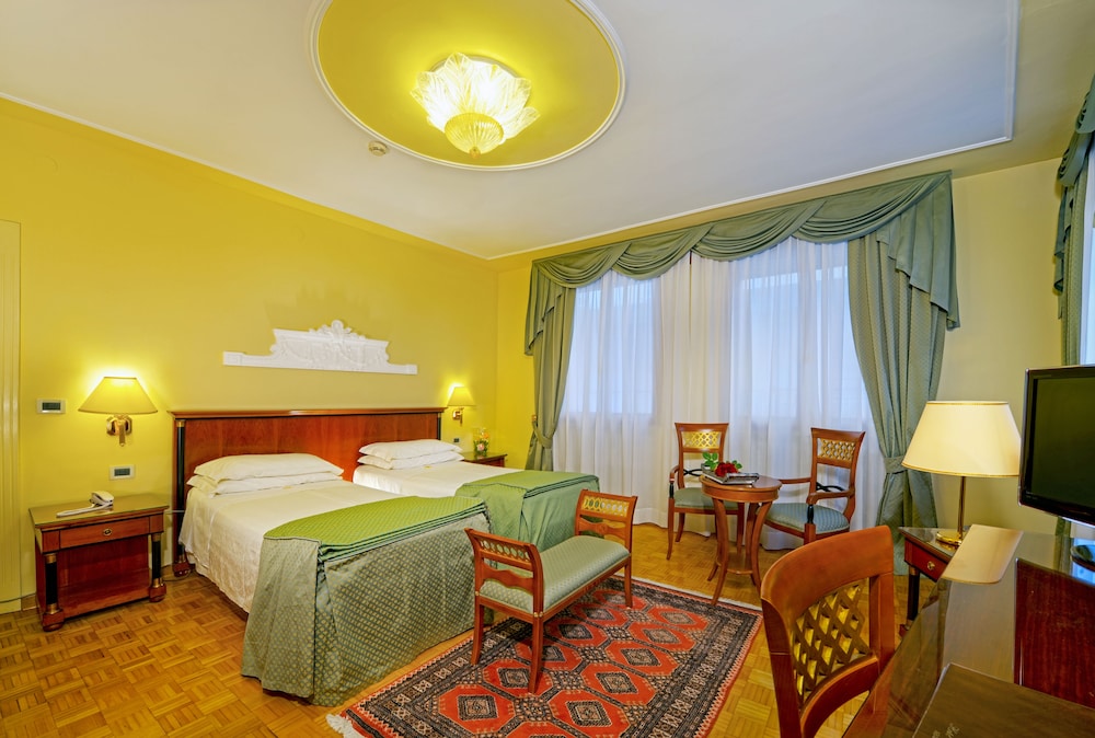 SUPERIOR, DOUBLE OR TWIN BED
