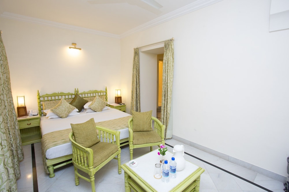 GARDEN HOTEL 48/48