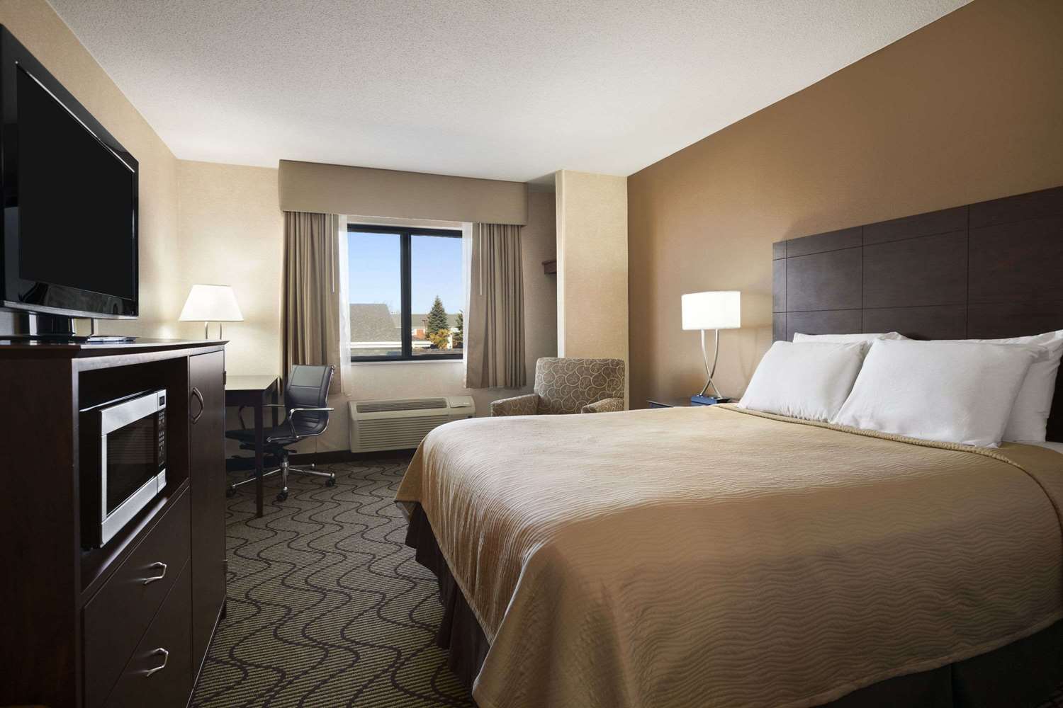 Days Inn by Wyndham Grand Forks Columbia Mall 4/10