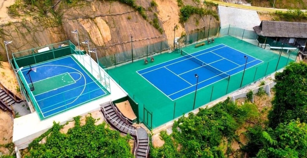 Lihim Resorts 56/75