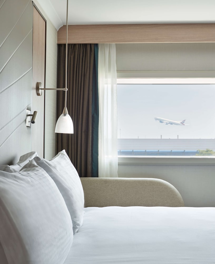 HYATT PLACE LONDON HEATHROW AIRPORT 18/77